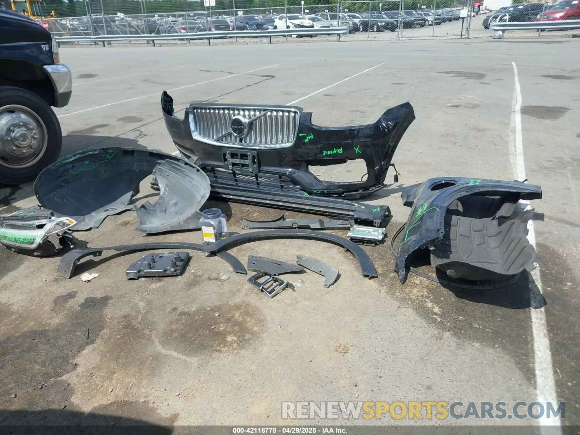 12 Photograph of a damaged car YV4BR0CL2L1619943 VOLVO XC90 HYBRID 2020