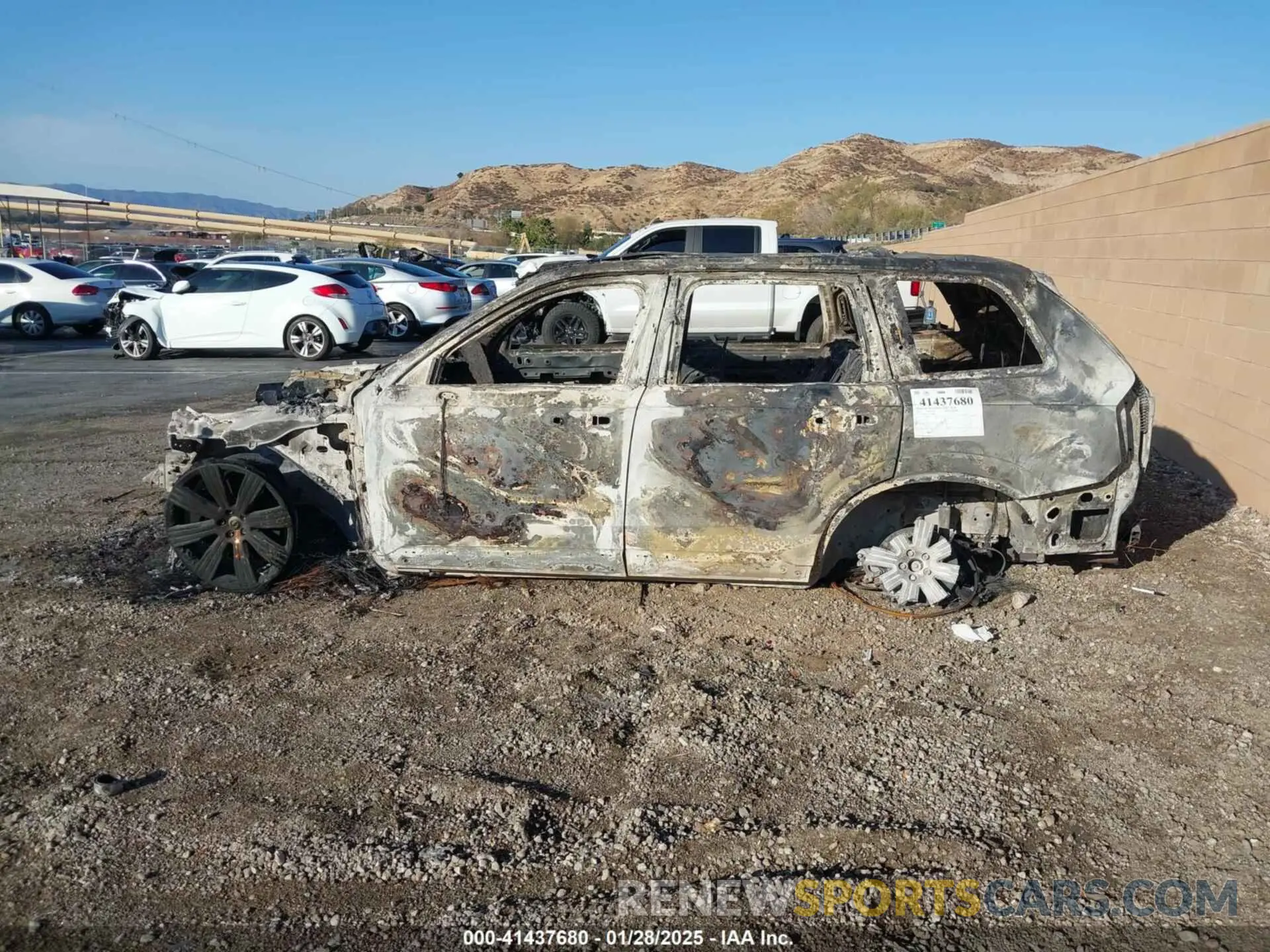 13 Photograph of a damaged car YV4BR0CL4L1586881 VOLVO XC90 HYBRID 2020
