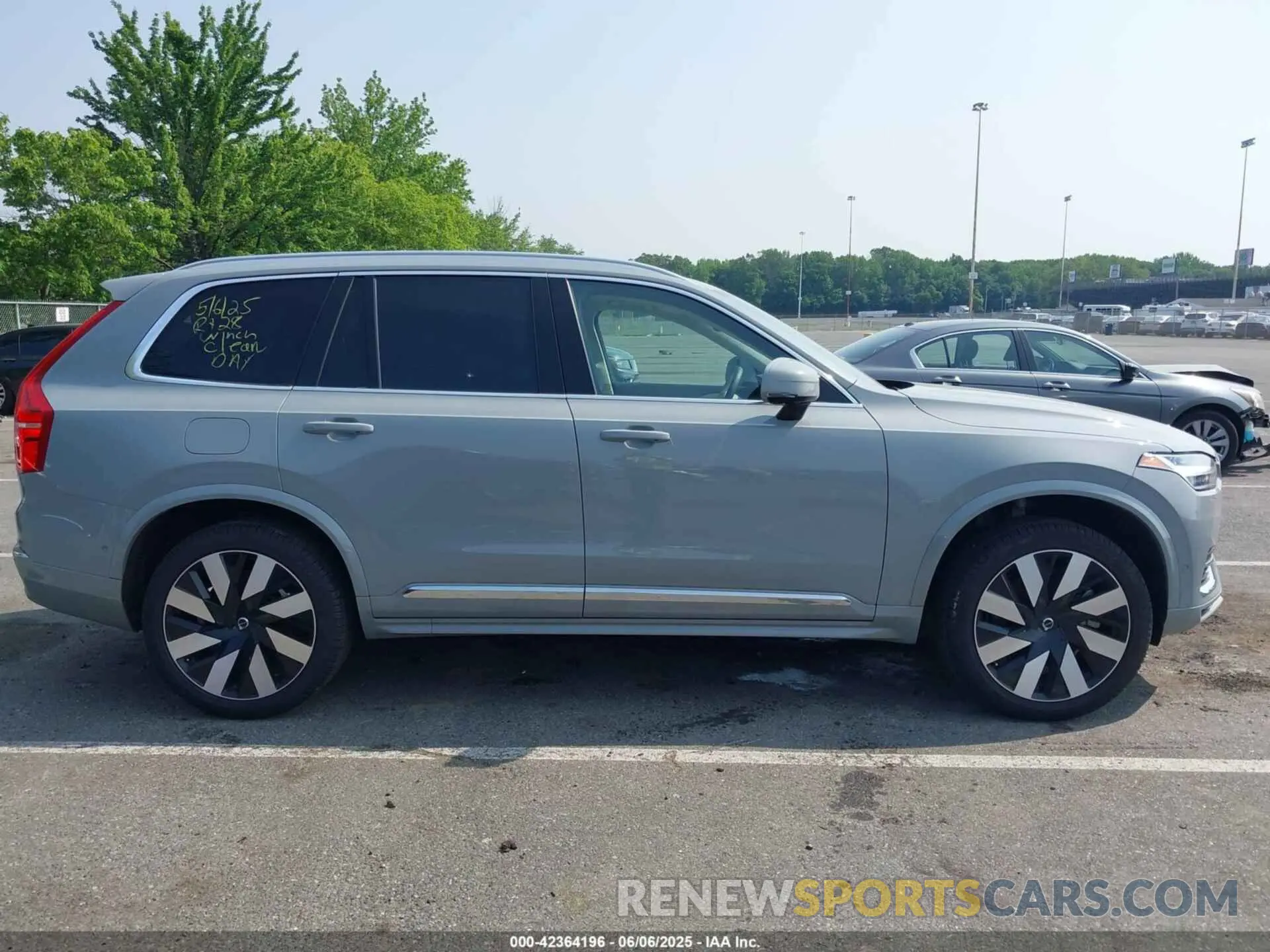 13 Photograph of a damaged car YV4H60JF9S1294190 VOLVO XC90 PLUG-IN HYBRID 2025