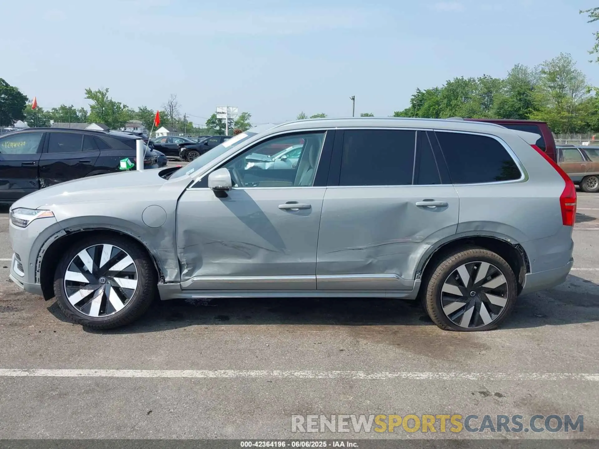 14 Photograph of a damaged car YV4H60JF9S1294190 VOLVO XC90 PLUG-IN HYBRID 2025