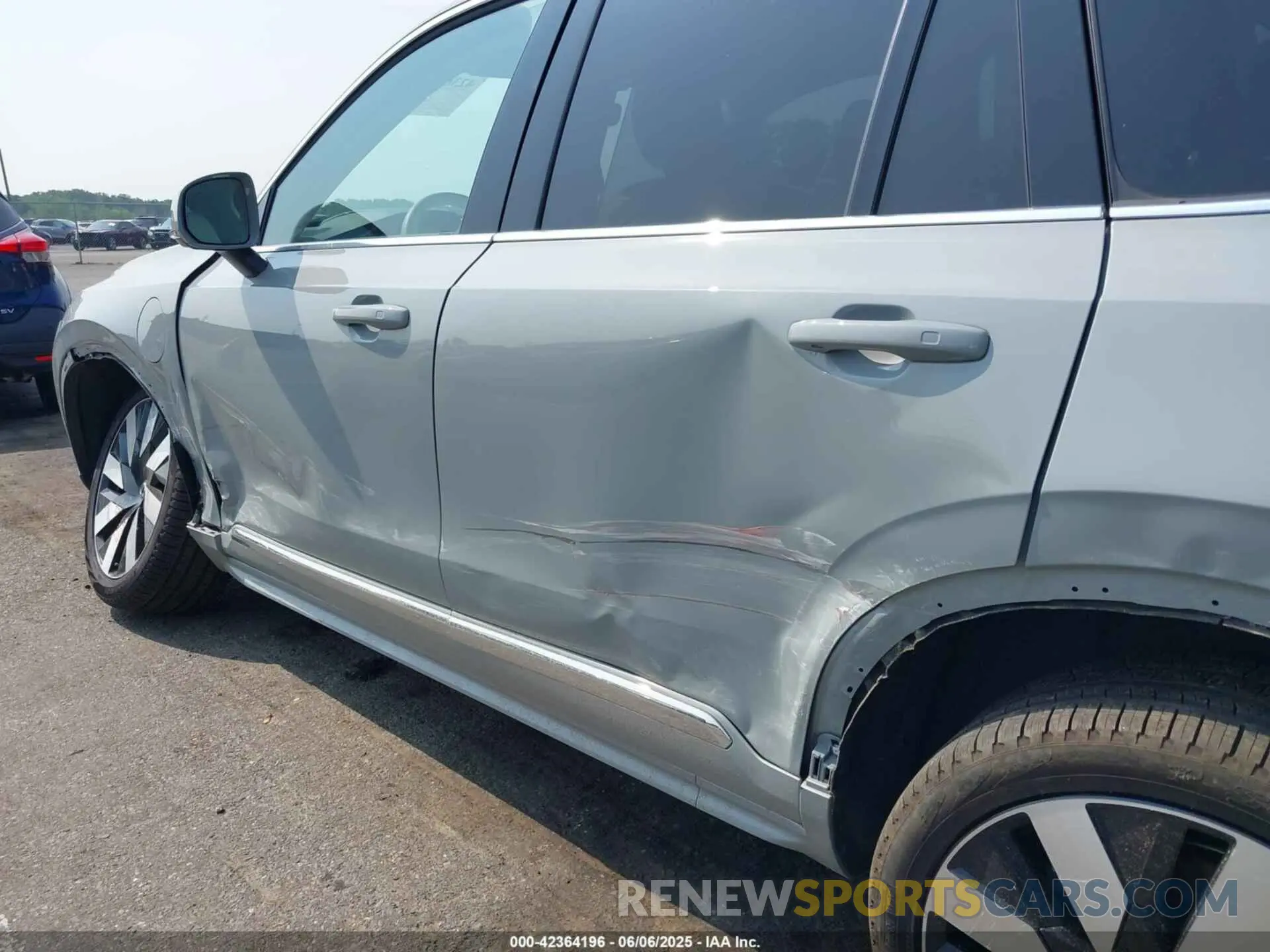 17 Photograph of a damaged car YV4H60JF9S1294190 VOLVO XC90 PLUG-IN HYBRID 2025