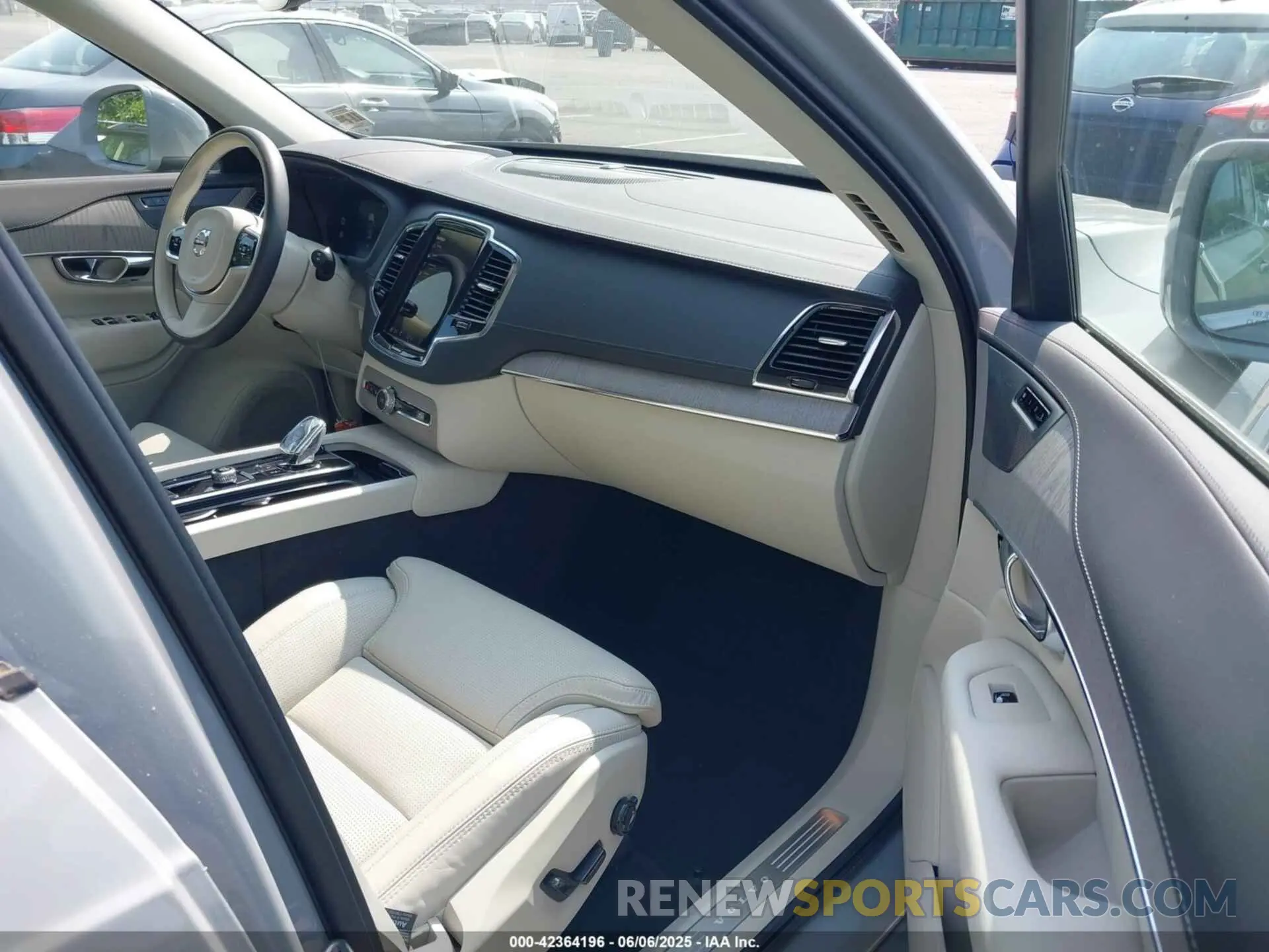 5 Photograph of a damaged car YV4H60JF9S1294190 VOLVO XC90 PLUG-IN HYBRID 2025