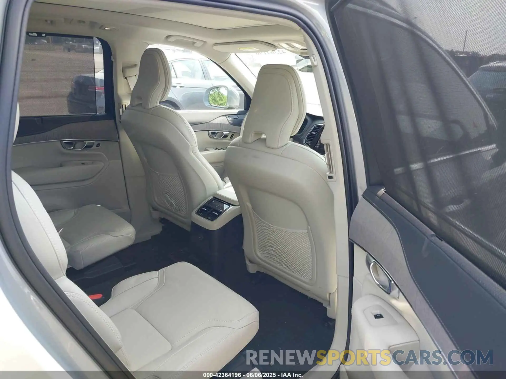 8 Photograph of a damaged car YV4H60JF9S1294190 VOLVO XC90 PLUG-IN HYBRID 2025