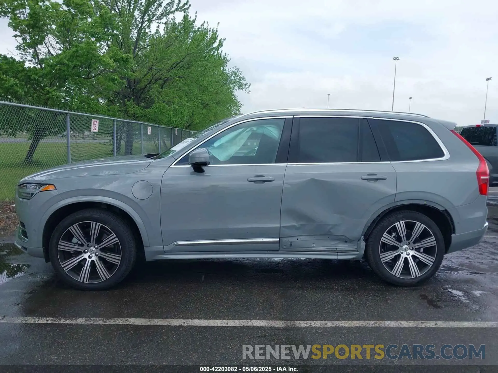 14 Photograph of a damaged car YV4H60PE1S1328346 VOLVO XC90 PLUG-IN HYBRID 2025