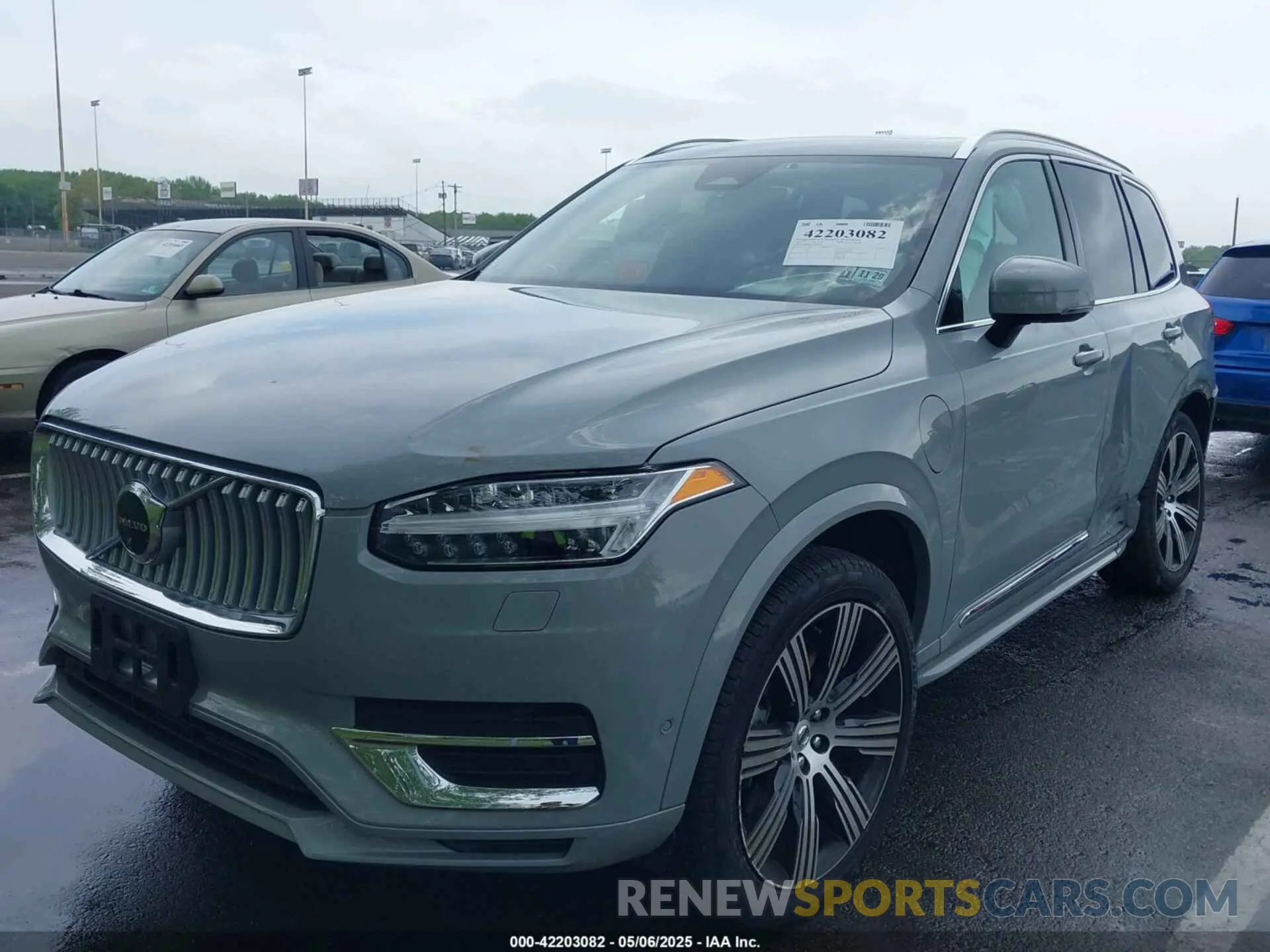 2 Photograph of a damaged car YV4H60PE1S1328346 VOLVO XC90 PLUG-IN HYBRID 2025