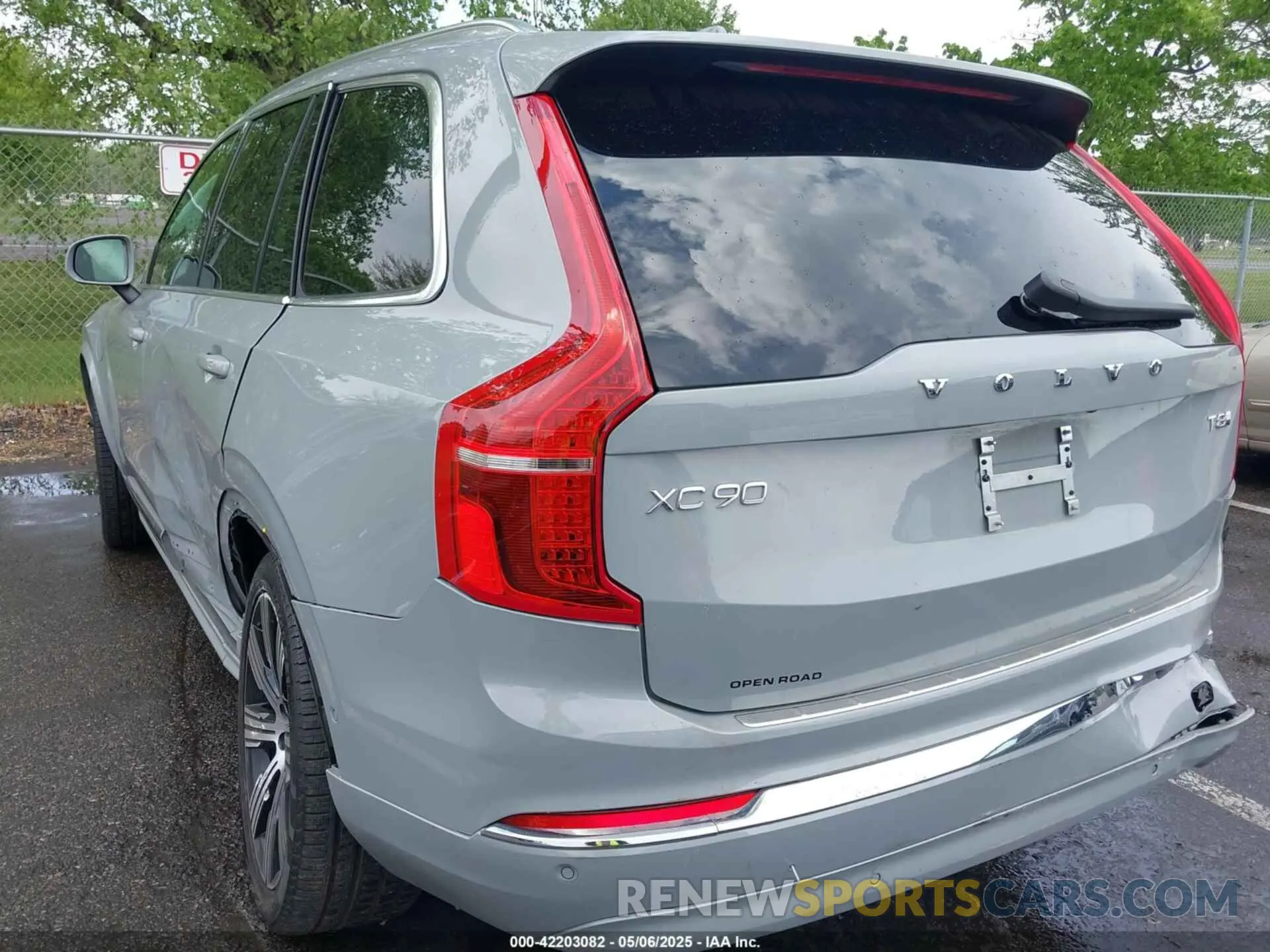 3 Photograph of a damaged car YV4H60PE1S1328346 VOLVO XC90 PLUG-IN HYBRID 2025