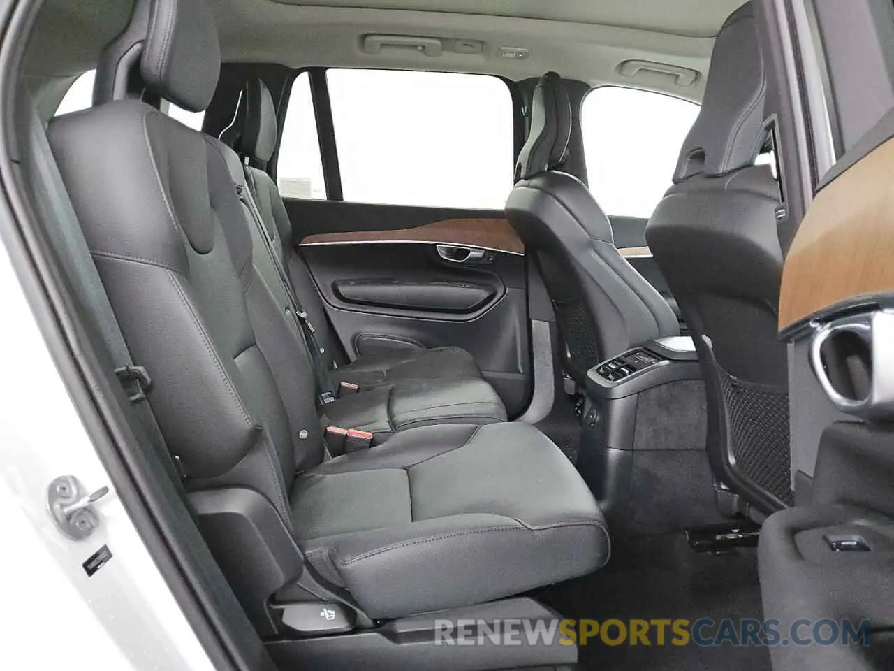 11 Photograph of a damaged car YV4H60CE2R1183527 VOLVO XC90 PLUS 2024