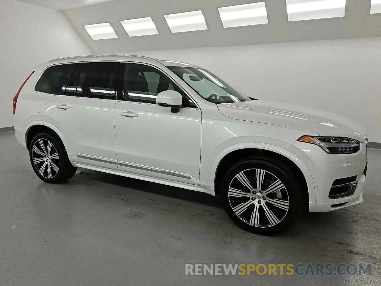 4 Photograph of a damaged car YV4H60CE2R1183527 VOLVO XC90 PLUS 2024