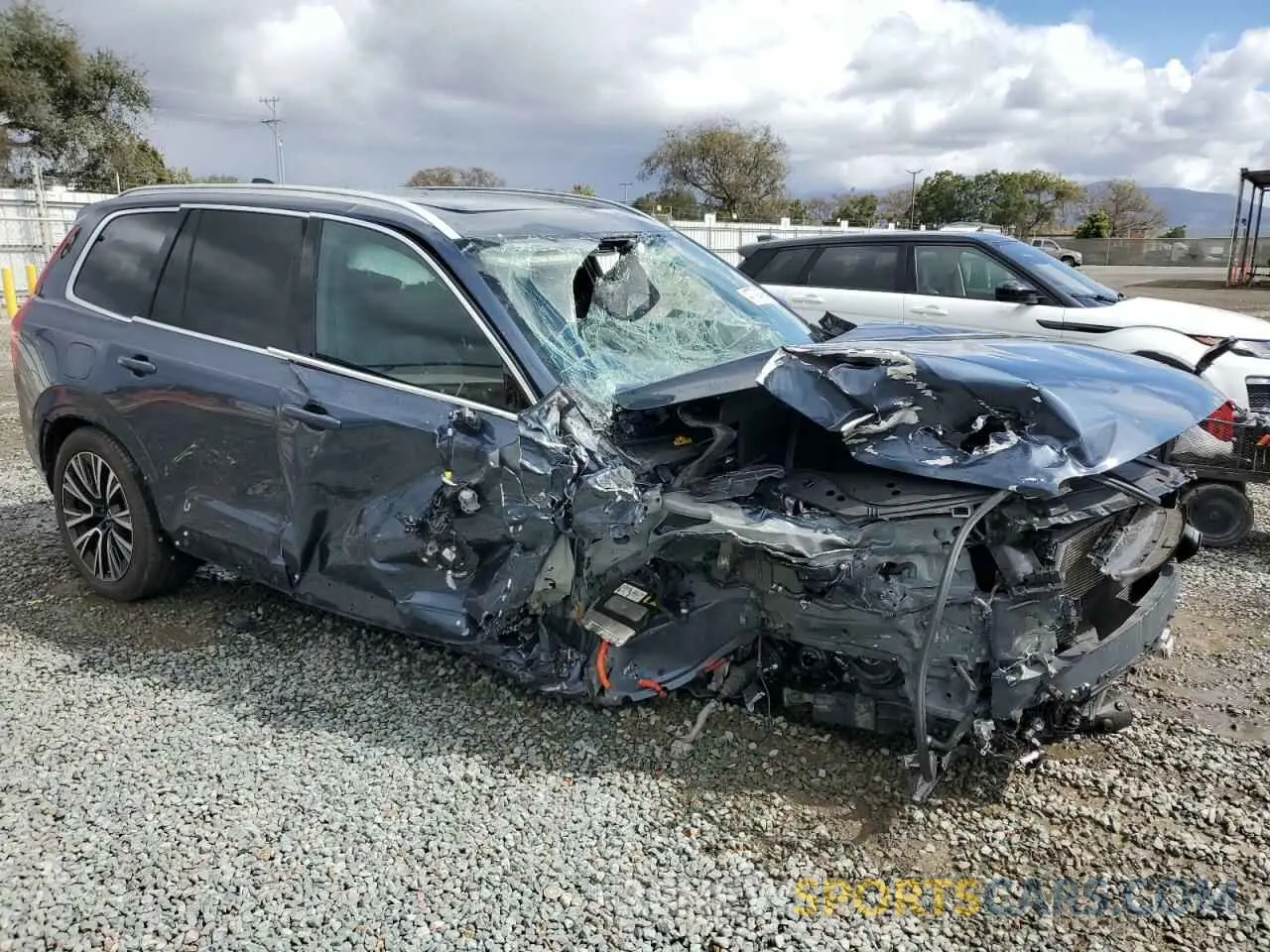 4 Photograph of a damaged car YV4H60CE3R1188624 VOLVO XC90 PLUS 2024