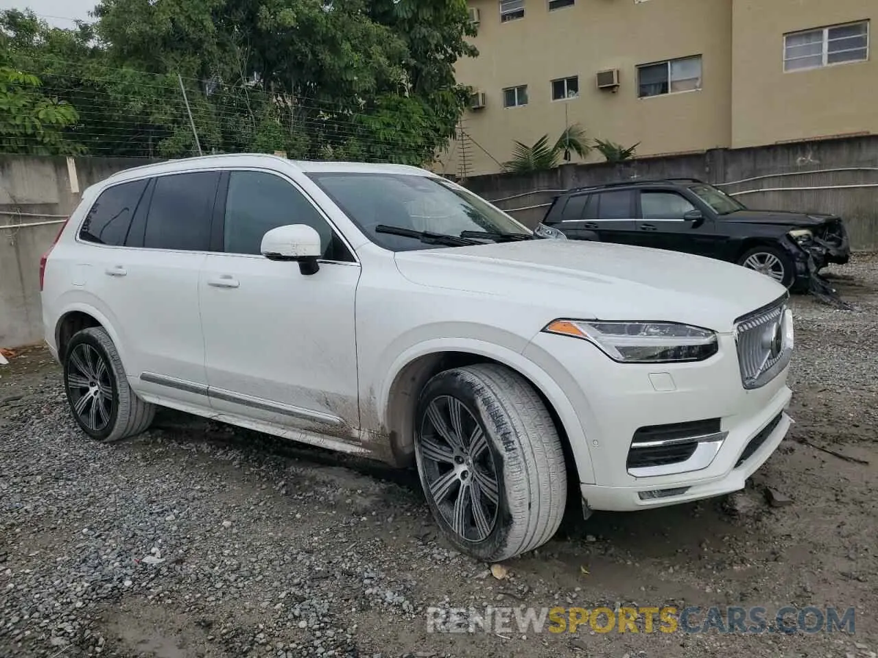 4 Photograph of a damaged car YV4L12PE0R1240466 VOLVO XC90 PLUS 2024