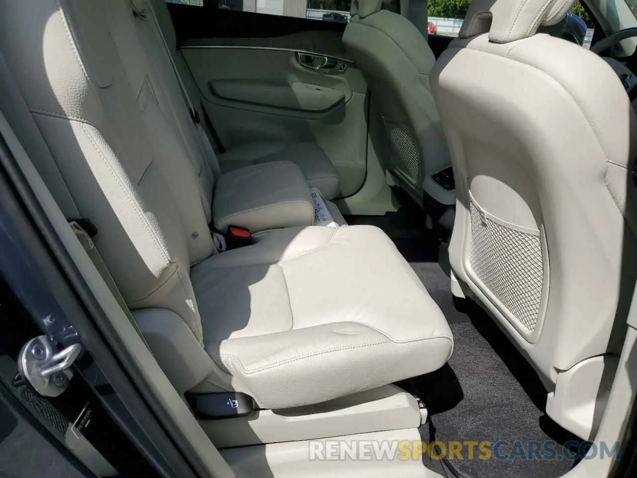 11 Photograph of a damaged car YV4L12PE1R1239942 VOLVO XC90 PLUS 2024