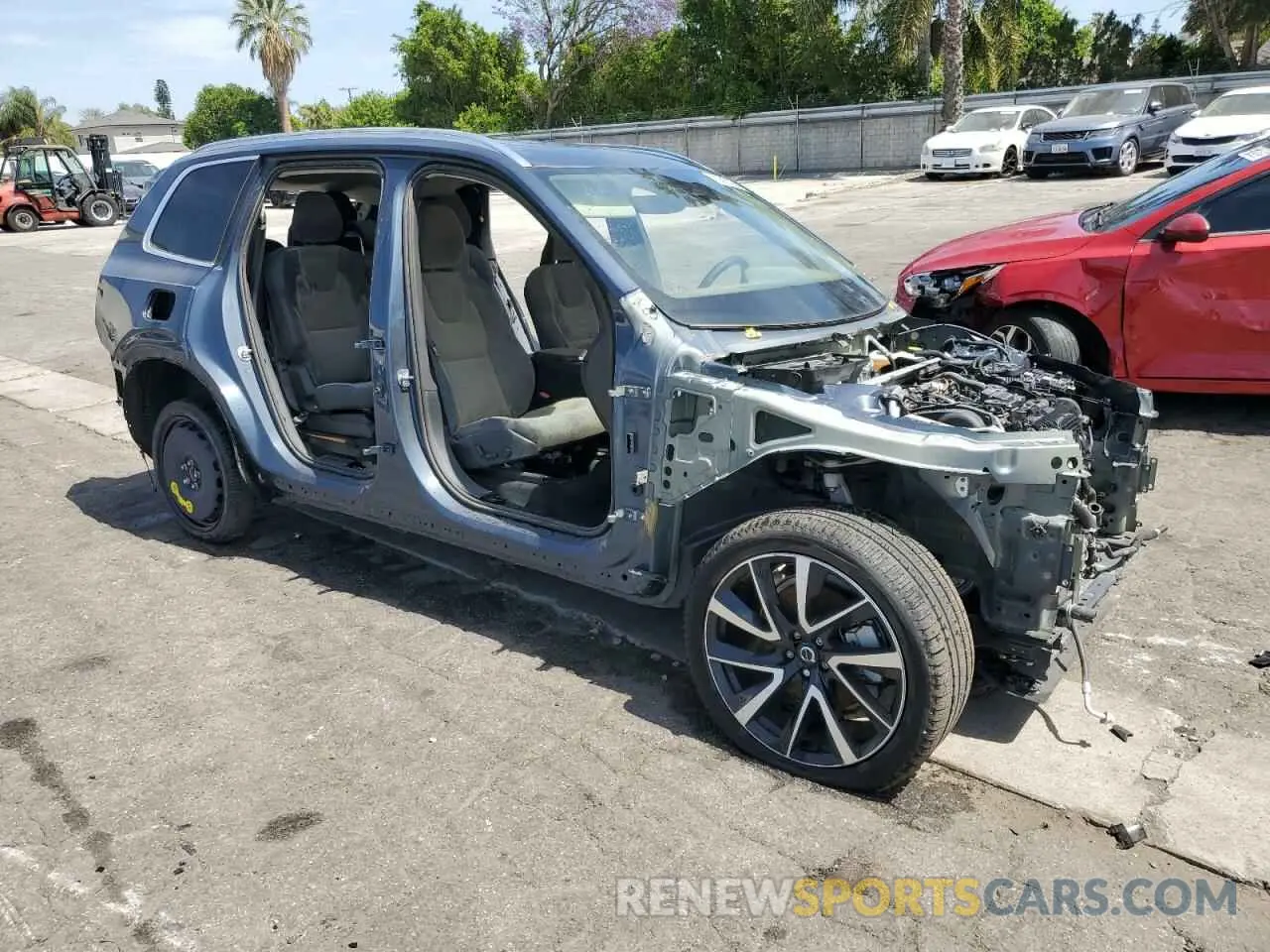 4 Photograph of a damaged car YV4L12PE2R1178827 VOLVO XC90 PLUS 2024