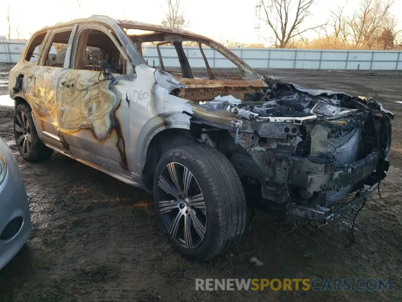 4 Photograph of a damaged car YV4L12PE3R1235603 VOLVO XC90 PLUS 2024