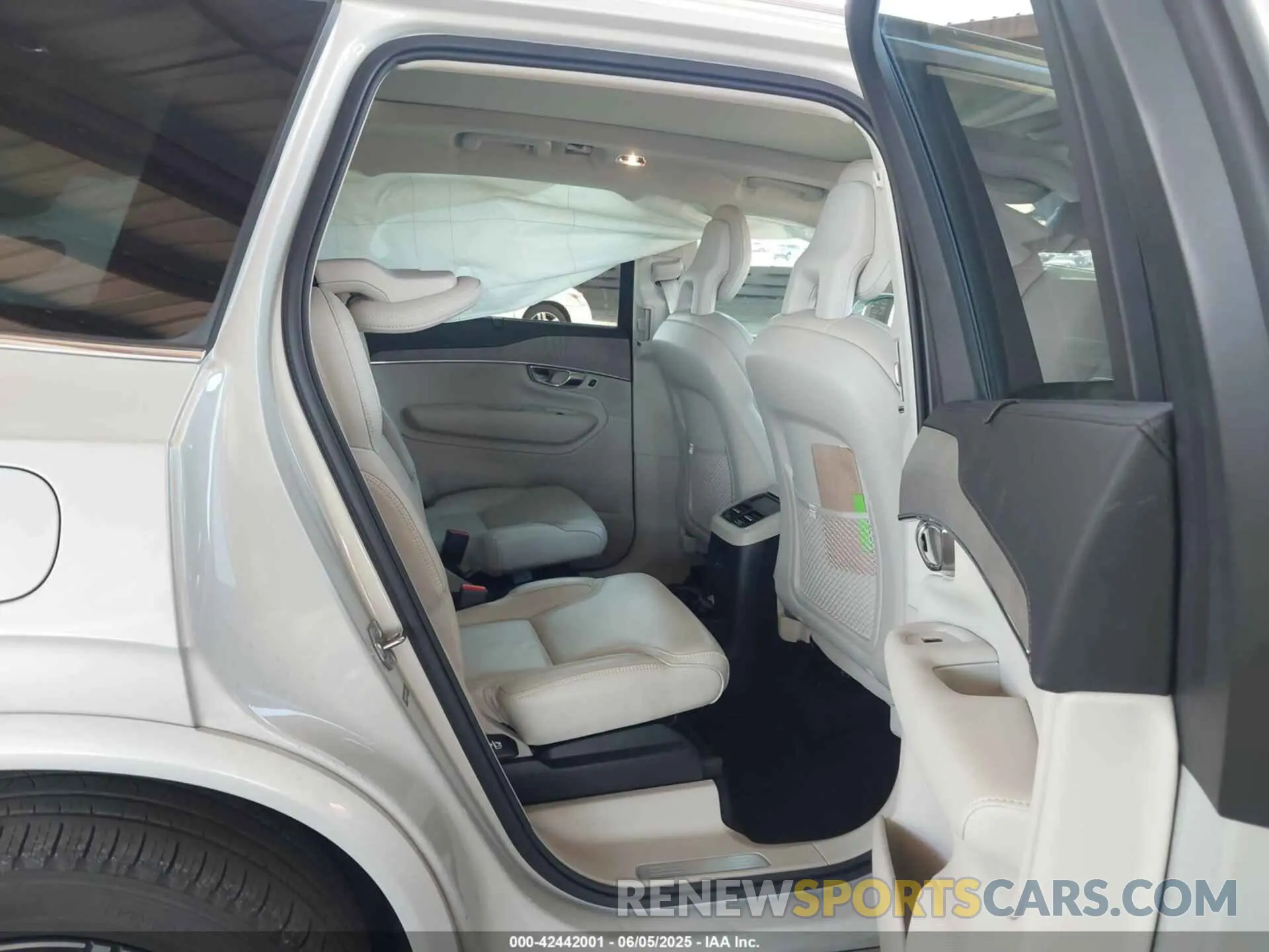 8 Photograph of a damaged car YV4BR00L0M1738323 VOLVO XC90 RECHARGE PLUG-IN HYBRID 2021