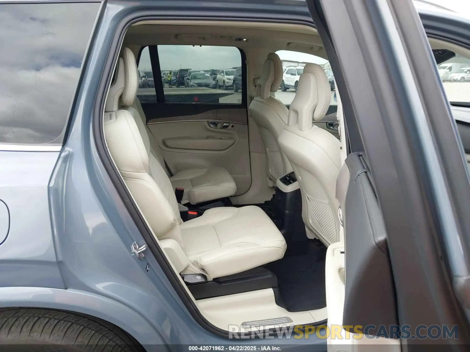 8 Photograph of a damaged car YV4BR00L8M1680722 VOLVO XC90 RECHARGE PLUG-IN HYBRID 2021