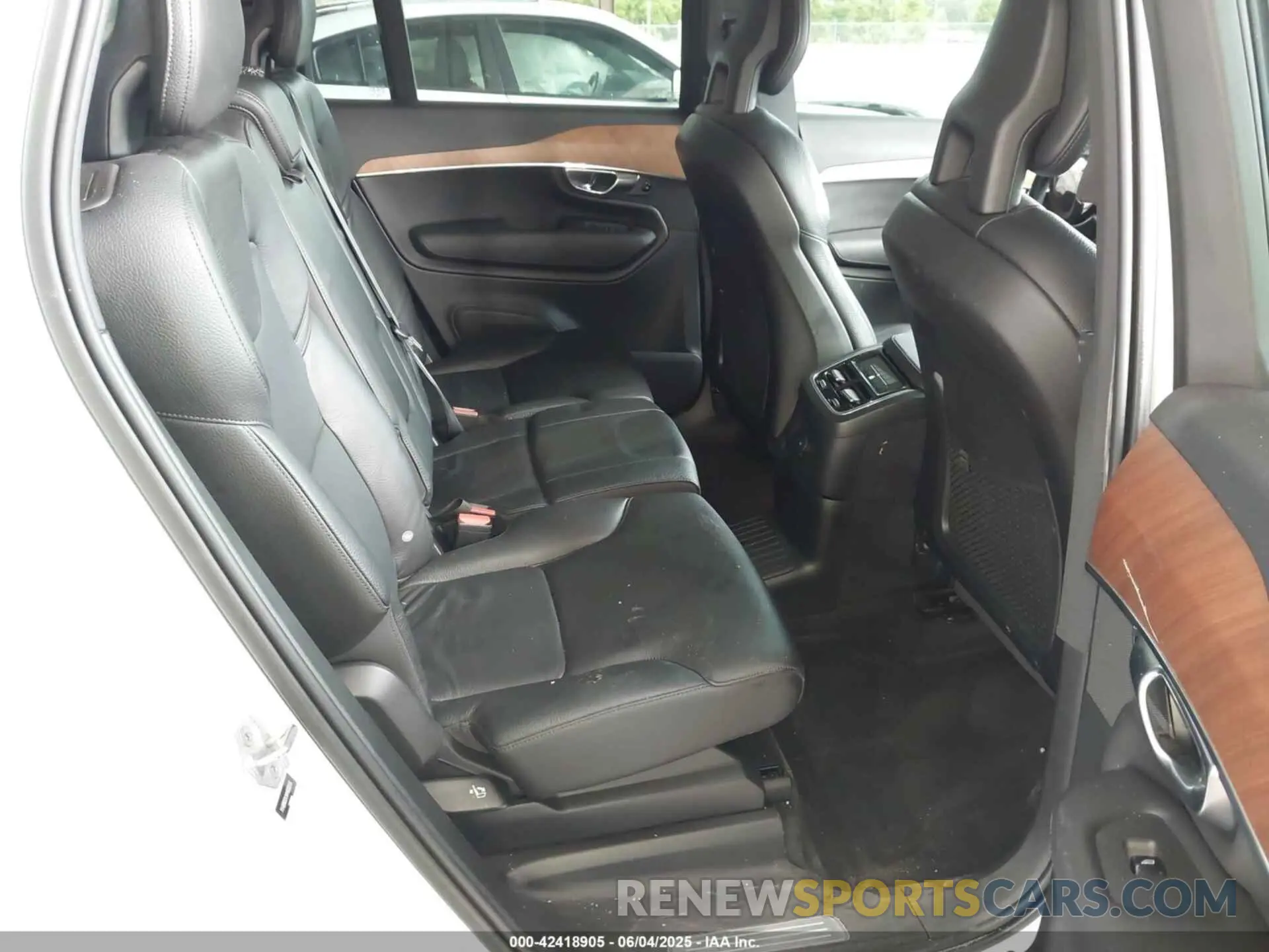 8 Photograph of a damaged car YV4BR0CK4M1692515 VOLVO XC90 RECHARGE PLUG-IN HYBRID 2021