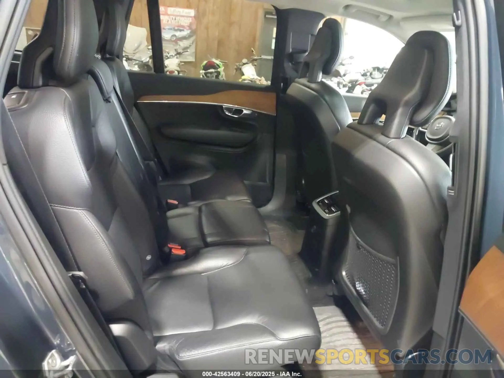 8 Photograph of a damaged car YV4BR0CK9M1695040 VOLVO XC90 RECHARGE PLUG-IN HYBRID 2021