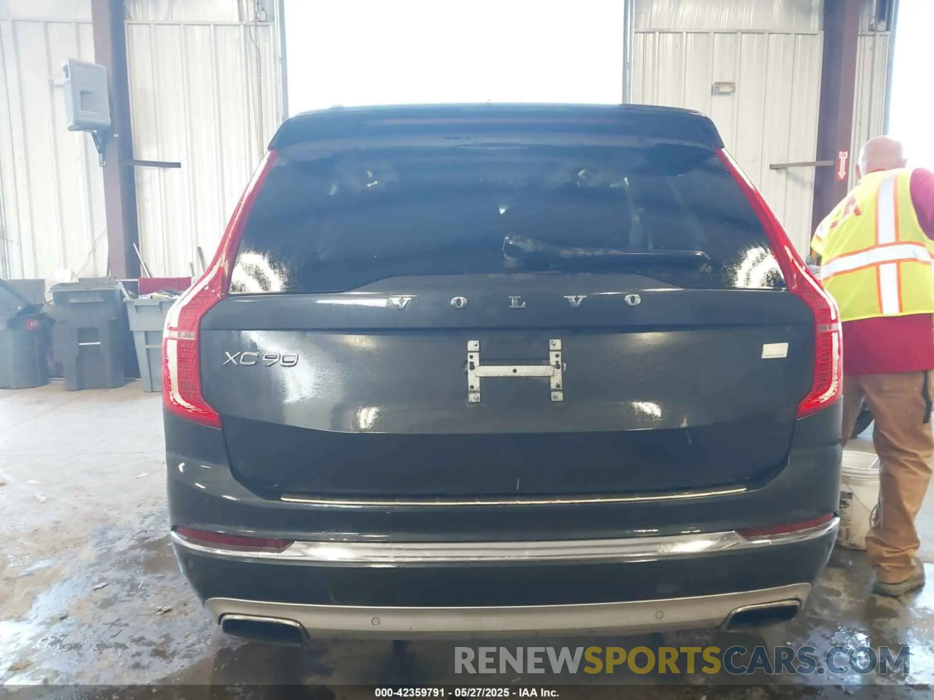 17 Photograph of a damaged car YV4BR0CL3M1697276 VOLVO XC90 RECHARGE PLUG-IN HYBRID 2021