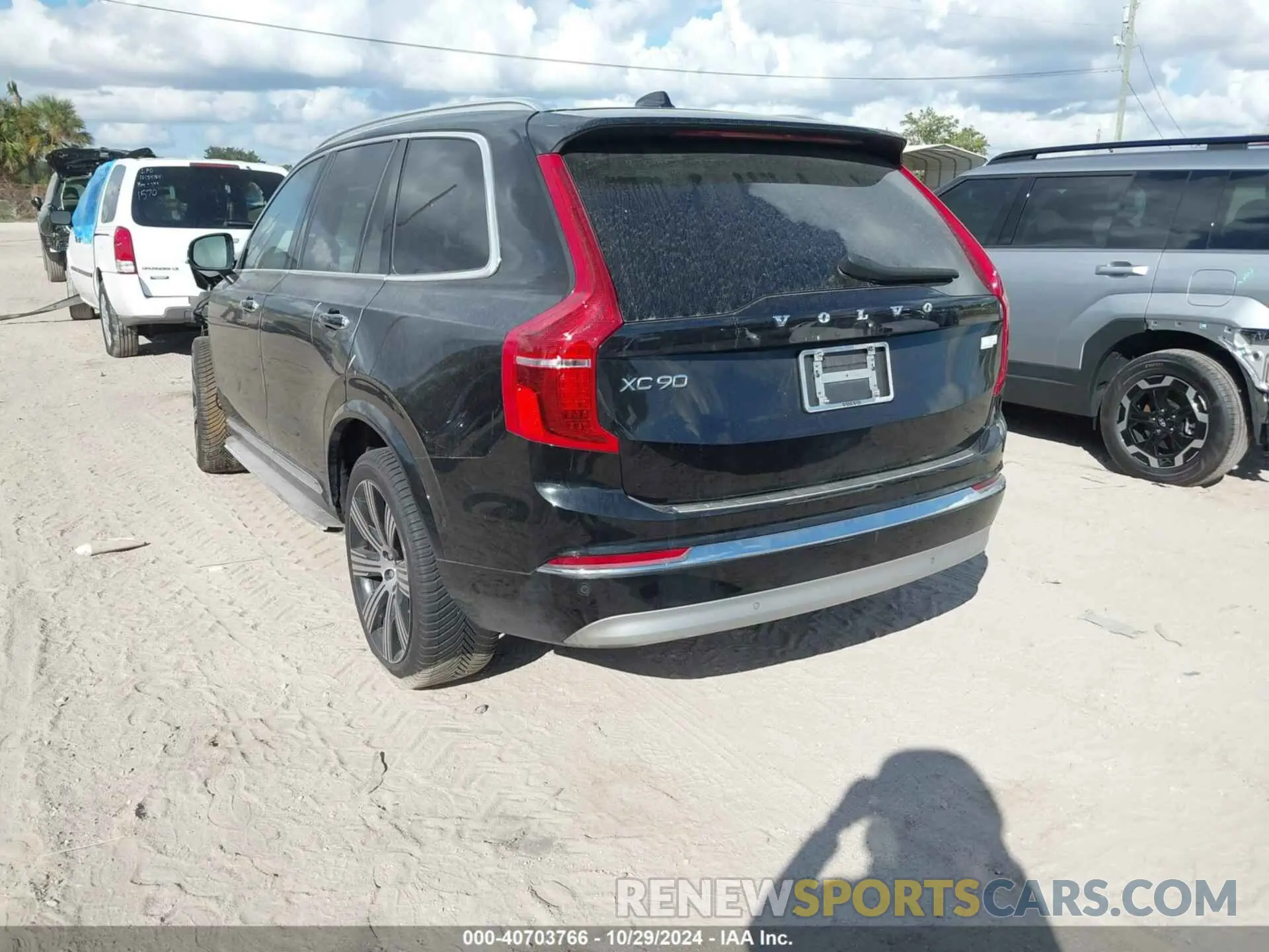 3 Photograph of a damaged car YV4BR0CL9N1813646 VOLVO XC90 RECHARGE PLUG-IN HYBRID 2022