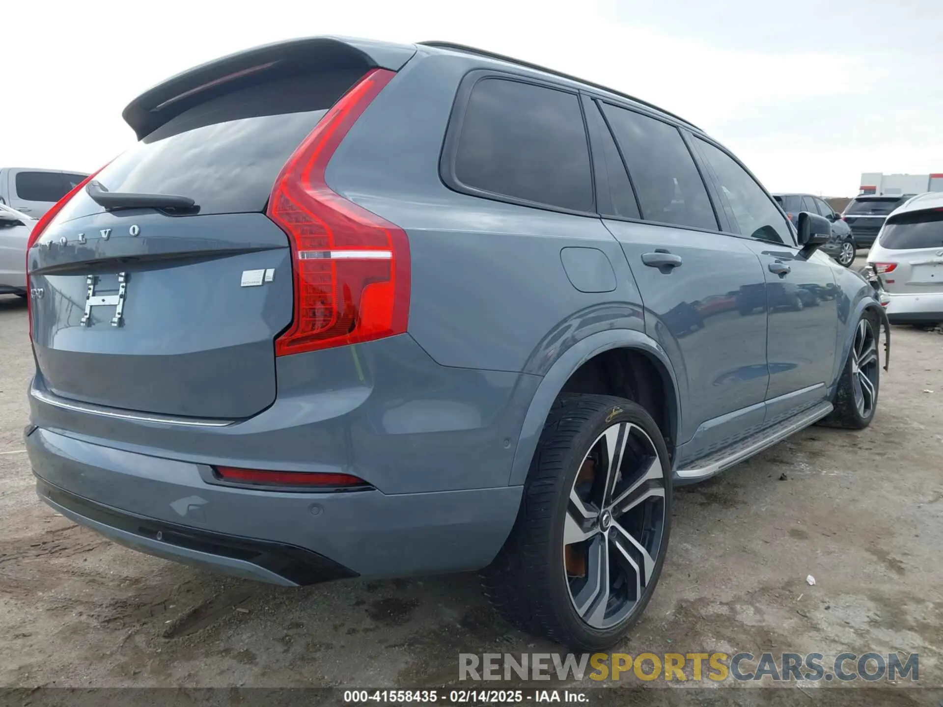 4 Photograph of a damaged car YV4BR0CM8N1816644 VOLVO XC90 RECHARGE PLUG-IN HYBRID 2022
