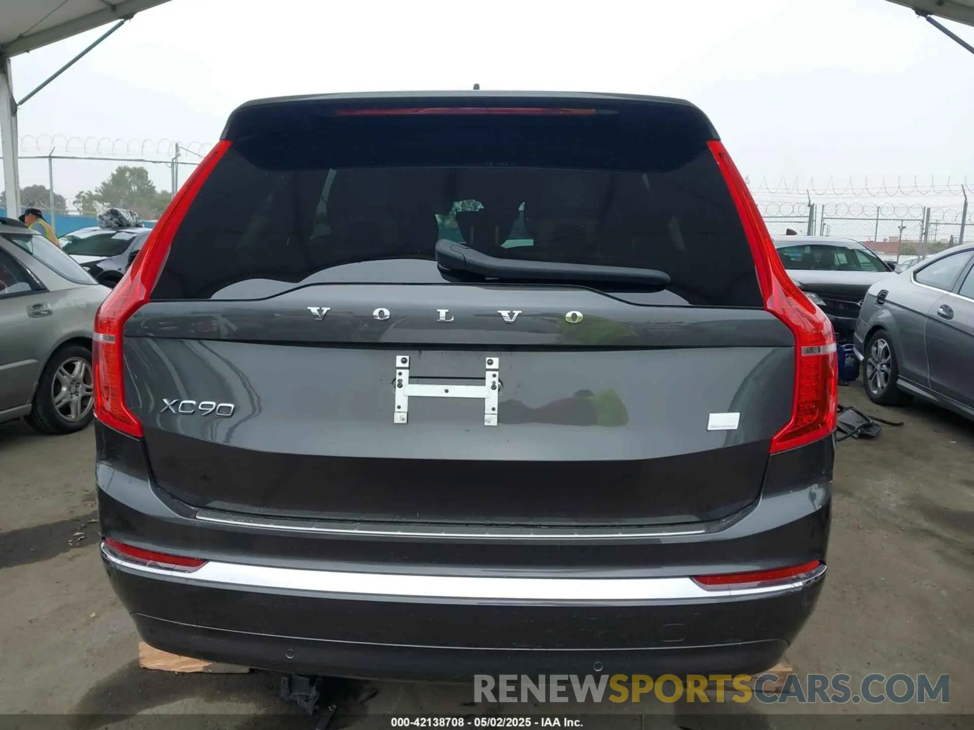17 Photograph of a damaged car YV4H60CE9R1188000 VOLVO XC90 RECHARGE PLUG-IN HYBRID 2024