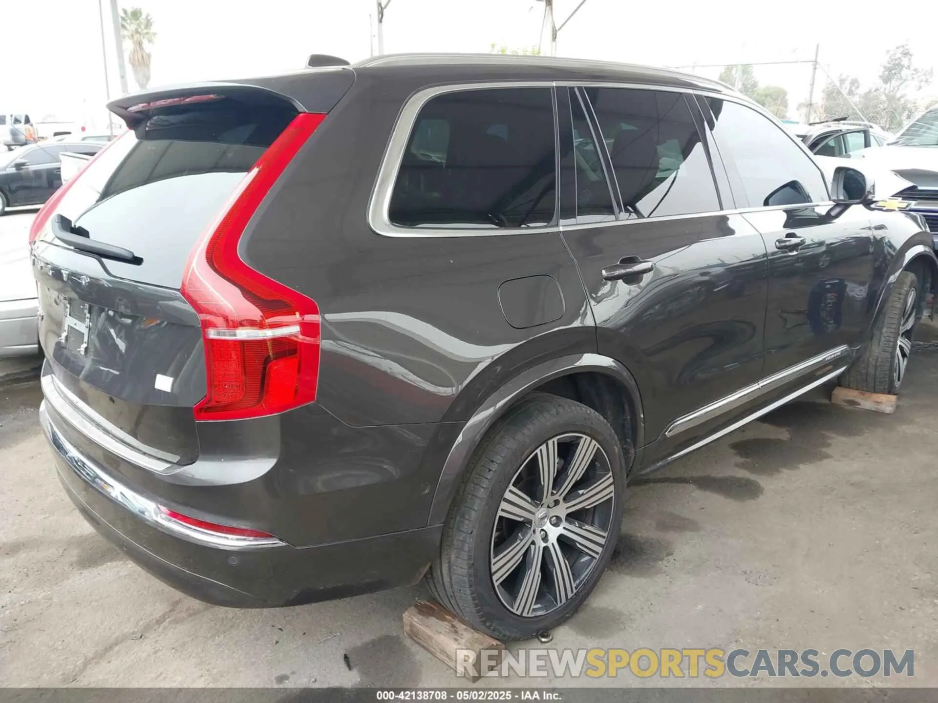 4 Photograph of a damaged car YV4H60CE9R1188000 VOLVO XC90 RECHARGE PLUG-IN HYBRID 2024