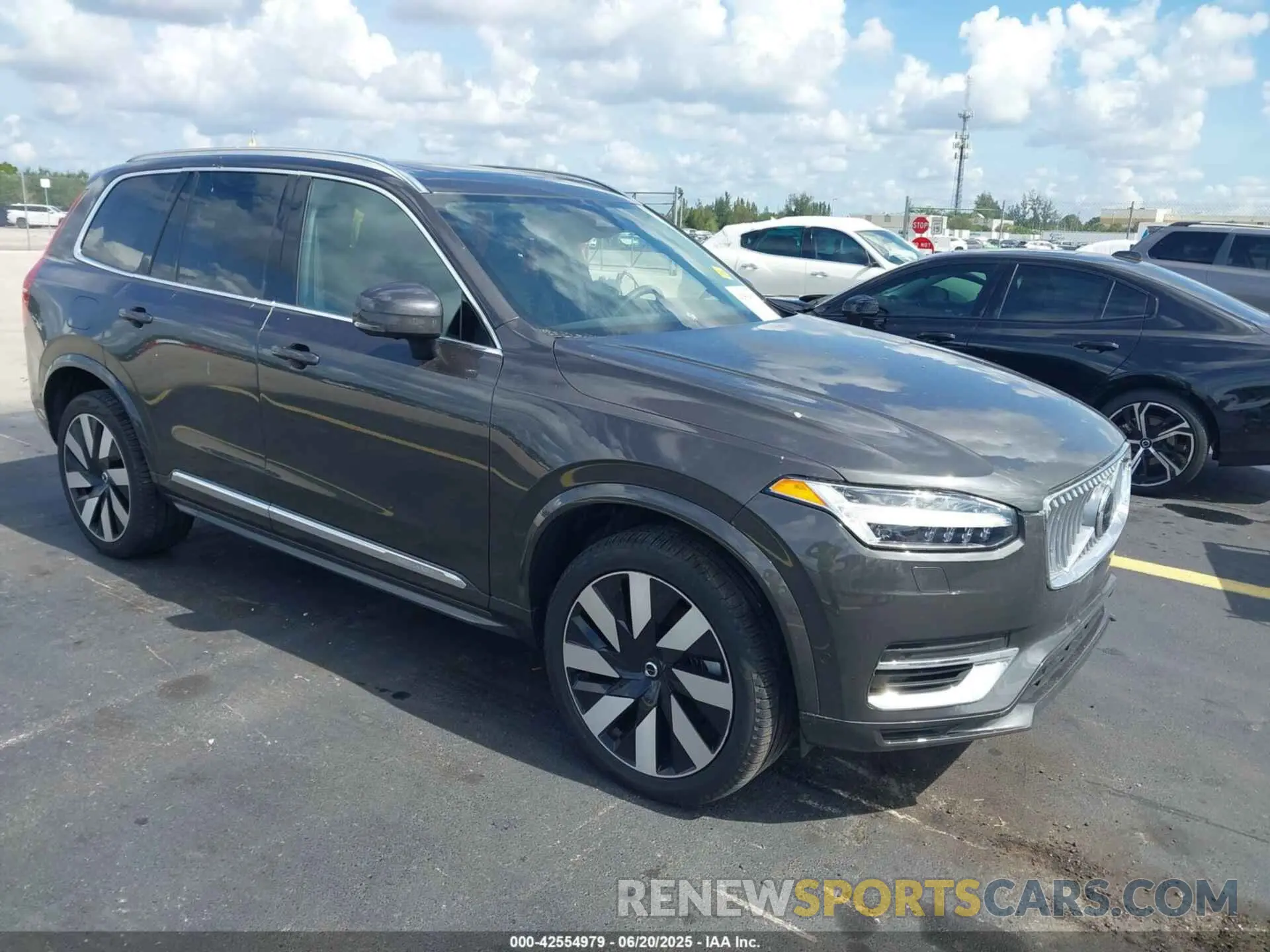 1 Photograph of a damaged car YV4H60CE9R1234070 VOLVO XC90 RECHARGE PLUG-IN HYBRID 2024