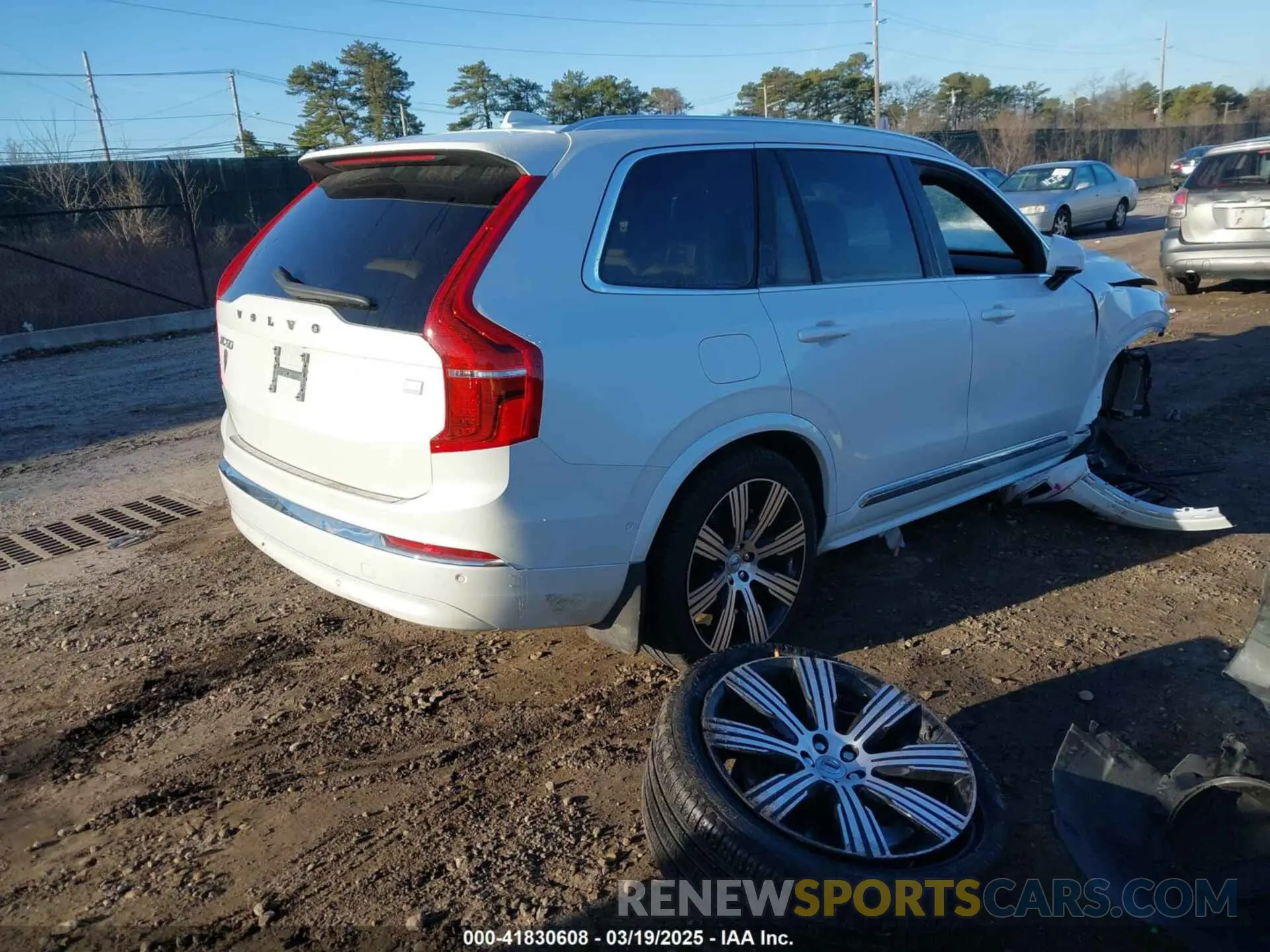 4 Photograph of a damaged car YV4H60CF6R1249568 VOLVO XC90 RECHARGE PLUG-IN HYBRID 2024