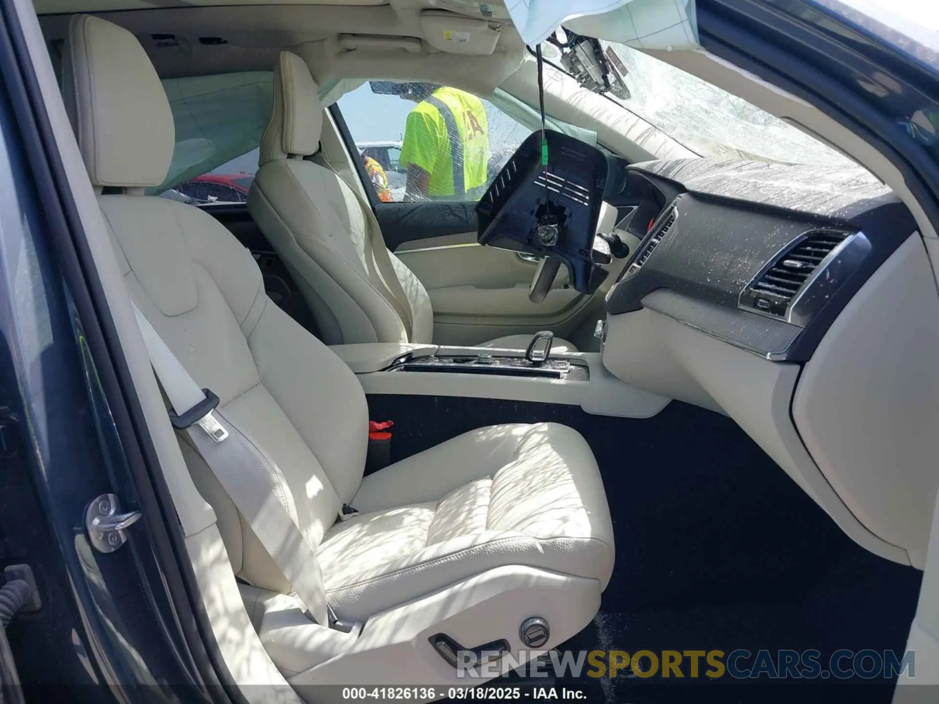 5 Photograph of a damaged car YV4H60LE4R1236342 VOLVO XC90 RECHARGE PLUG-IN HYBRID 2024