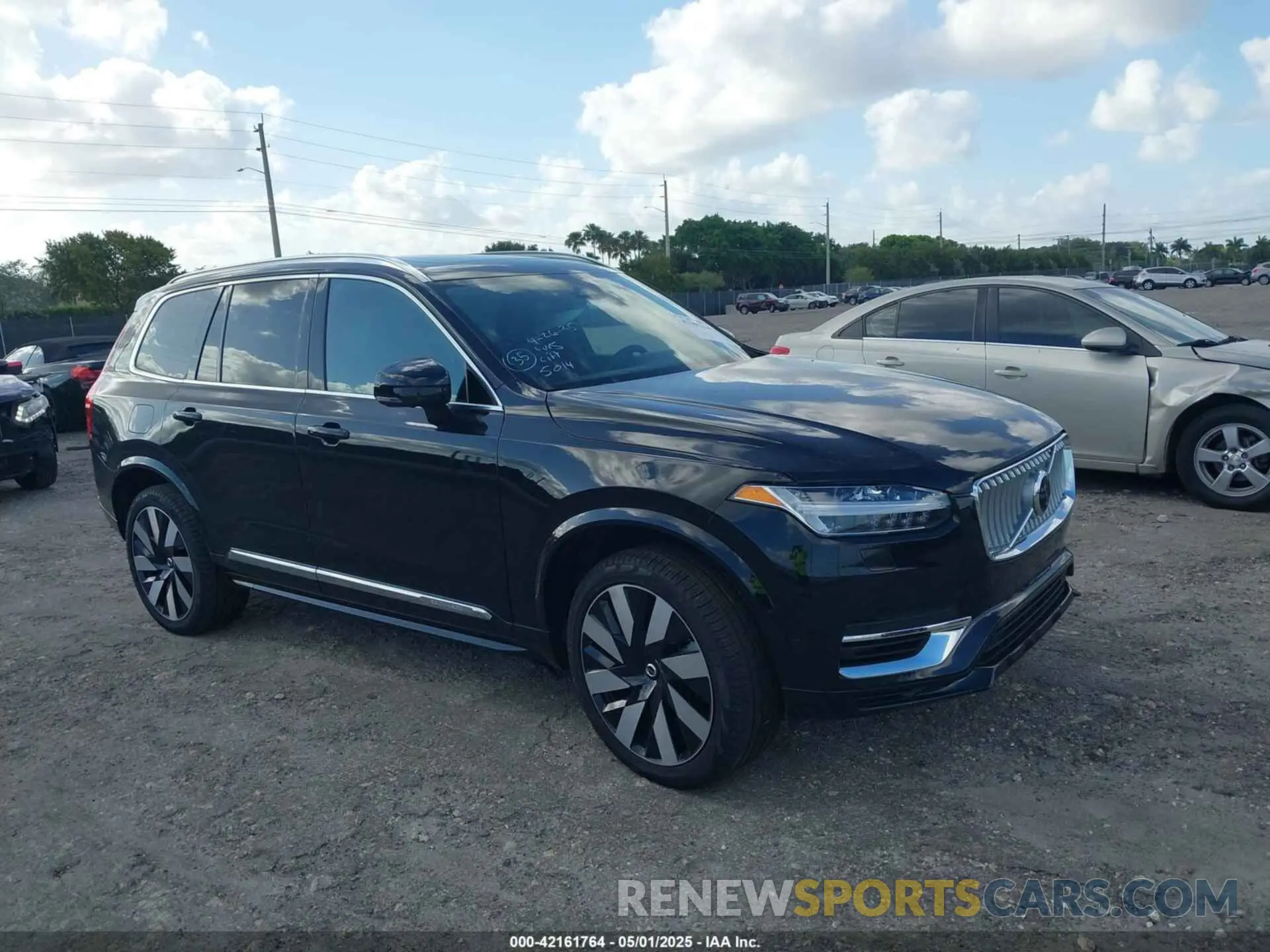 1 Photograph of a damaged car YV4H60LEXR1245014 VOLVO XC90 RECHARGE PLUG-IN HYBRID 2024