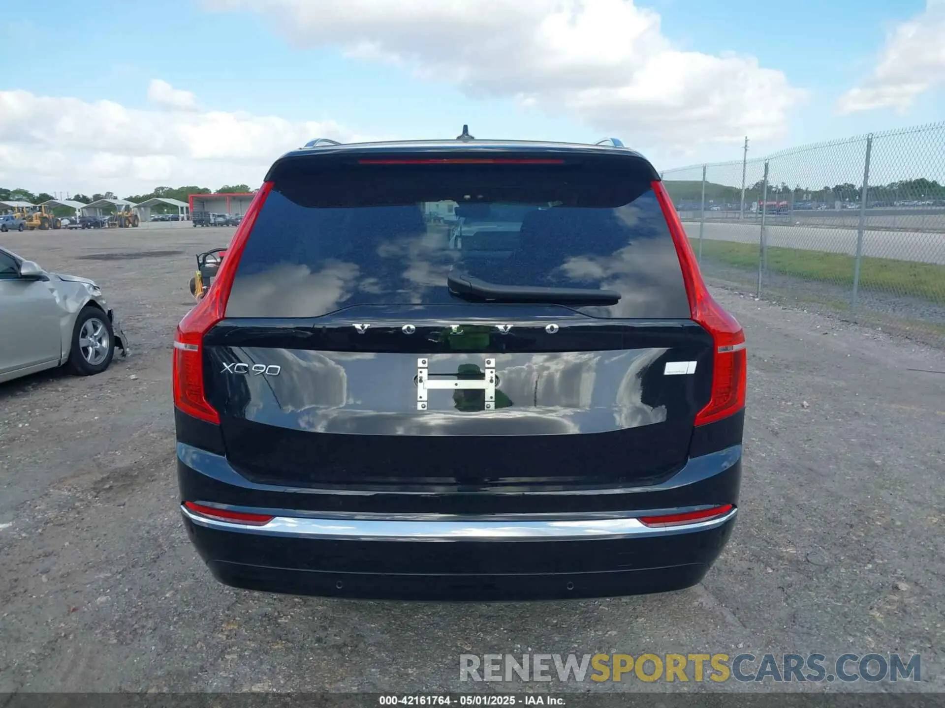 16 Photograph of a damaged car YV4H60LEXR1245014 VOLVO XC90 RECHARGE PLUG-IN HYBRID 2024