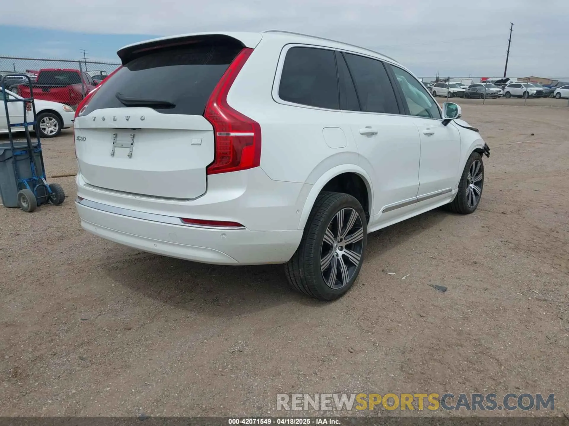 4 Photograph of a damaged car YV4H60LFXR1217884 VOLVO XC90 RECHARGE PLUG-IN HYBRID 2024