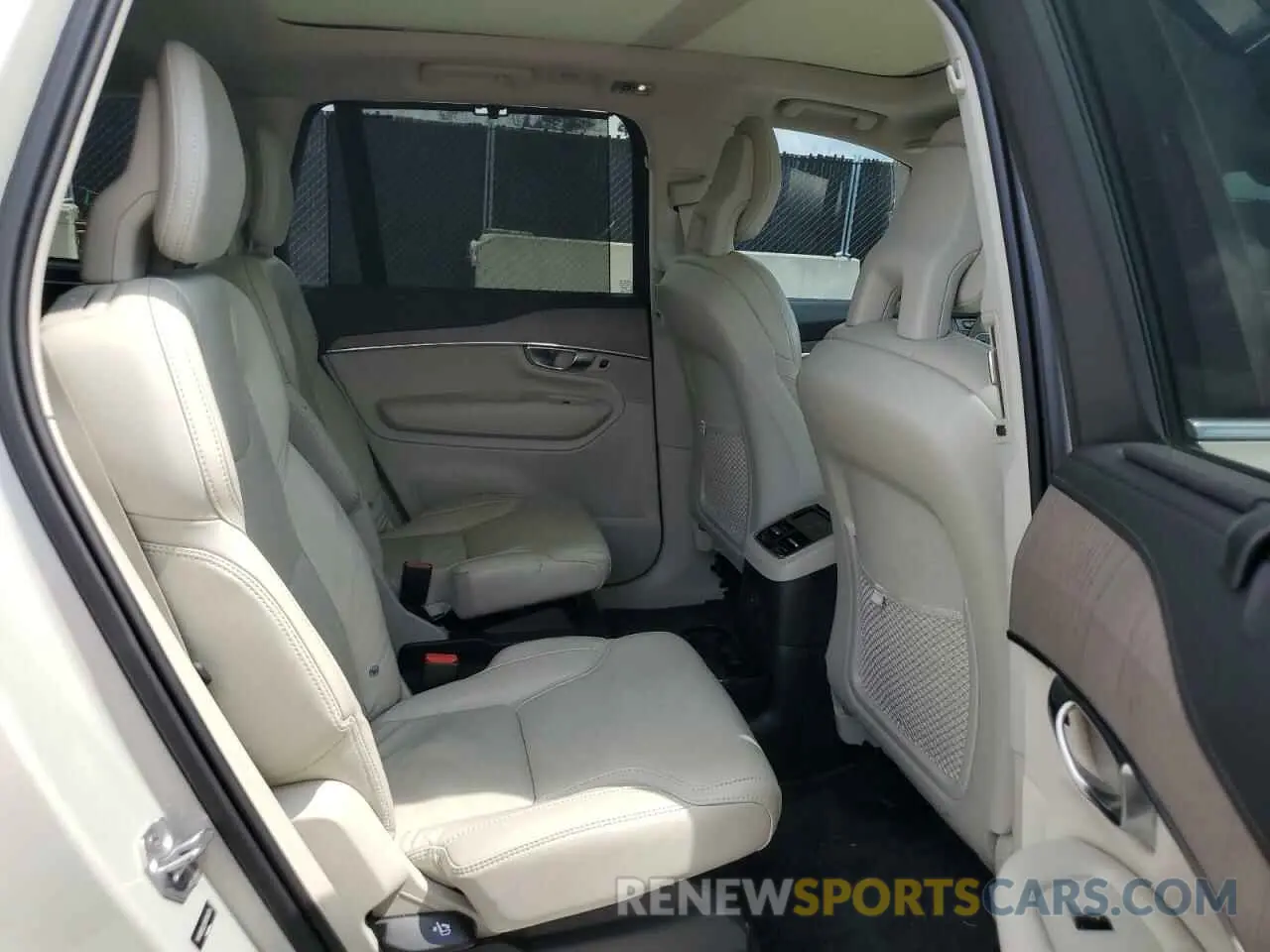 11 Photograph of a damaged car YV4BR00L5M1756476 VOLVO XC90 T8 RE 2021