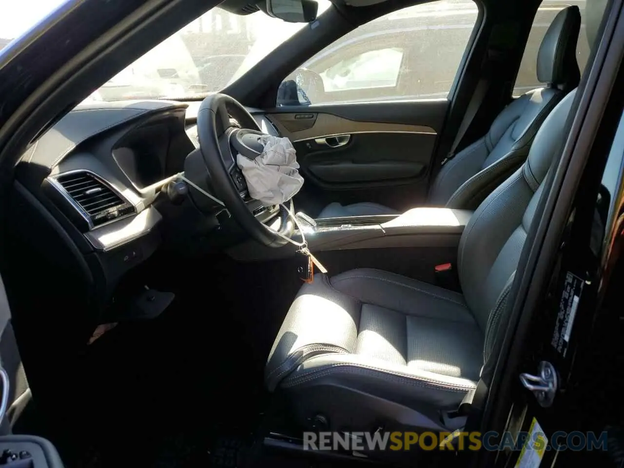 7 Photograph of a damaged car YV4H60CA3P1927839 VOLVO XC90 ULTIM 2023