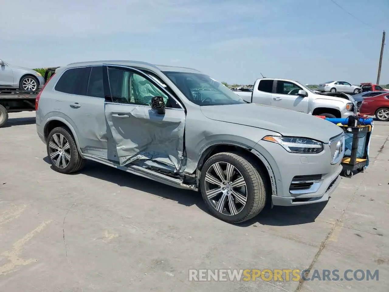4 Photograph of a damaged car YV4H60CF9R1240394 VOLVO XC90 ULTIM 2024