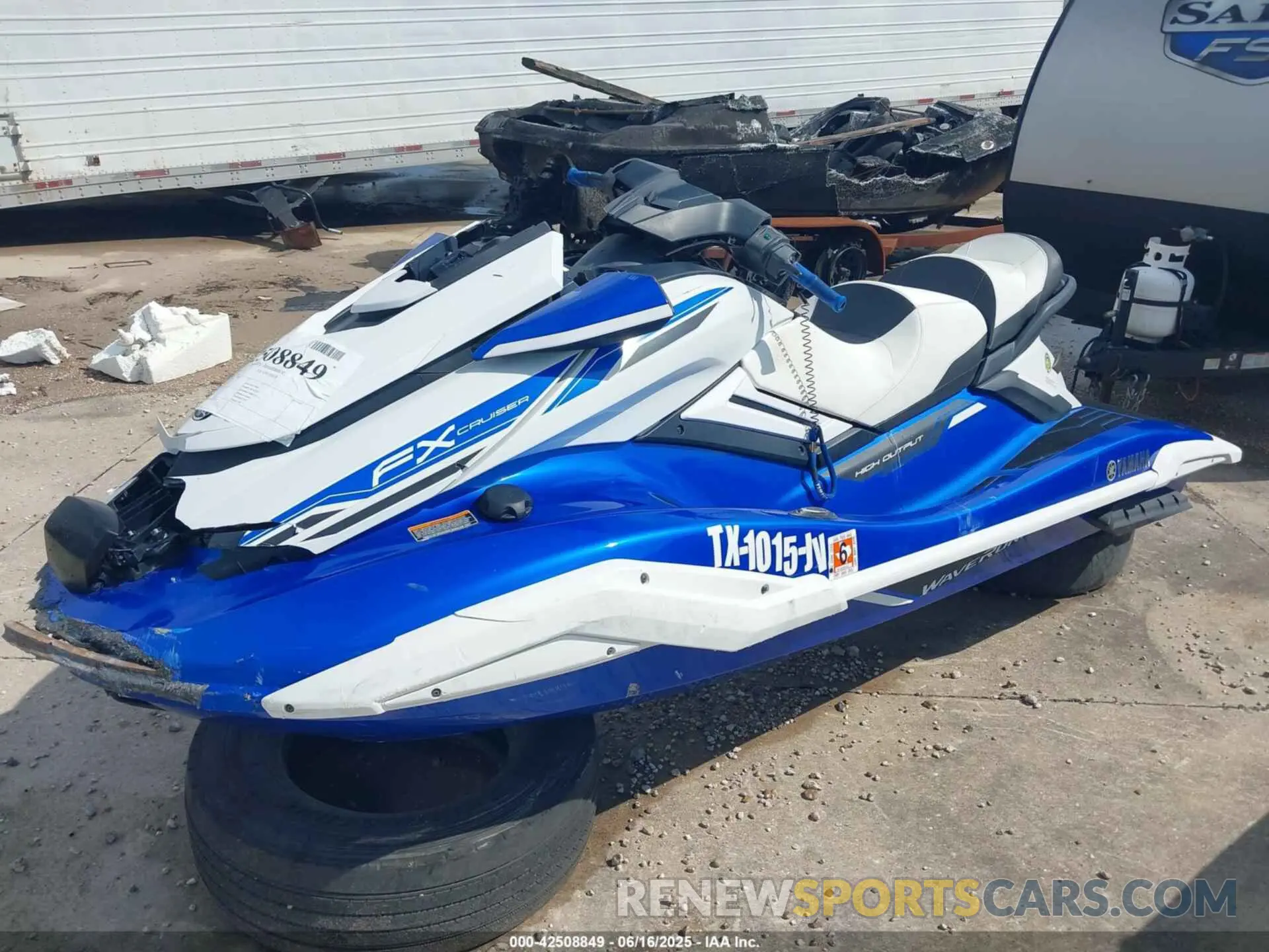 2 Photograph of a damaged car 00000YAMA1633H021 YAMAHA FX CRUISER 2021