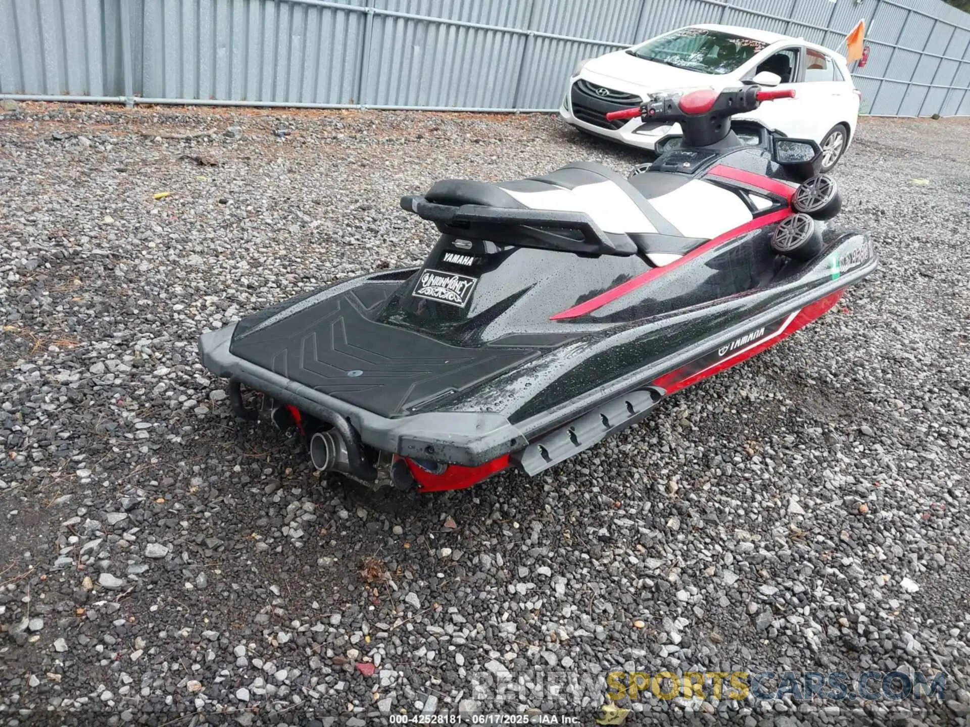 4 Photograph of a damaged car 00000YAMA1459D919 YAMAHA GP1800 2019