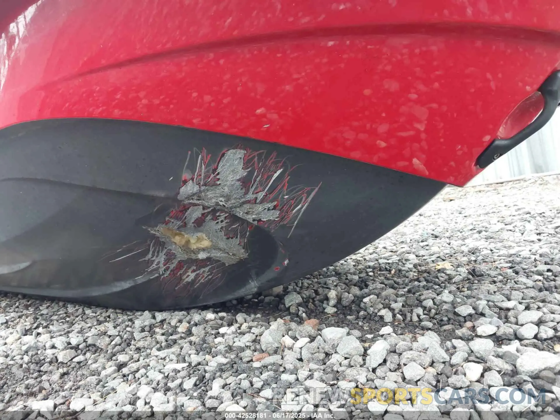 6 Photograph of a damaged car 00000YAMA1459D919 YAMAHA GP1800 2019